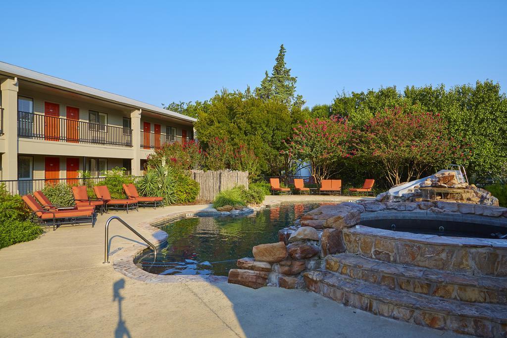 Fredericksburg Inn And Suites Esterno foto